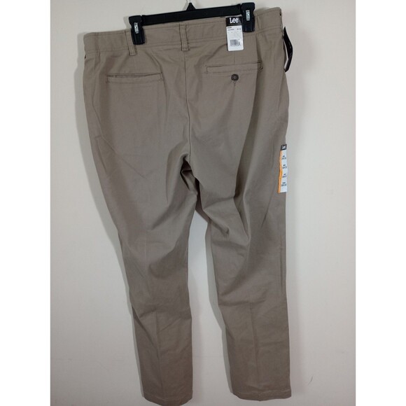 NWT Lee Extreme Motion Relaxed Taper Leg Khaki Pants Size 38x32 - Picture 2 of 9